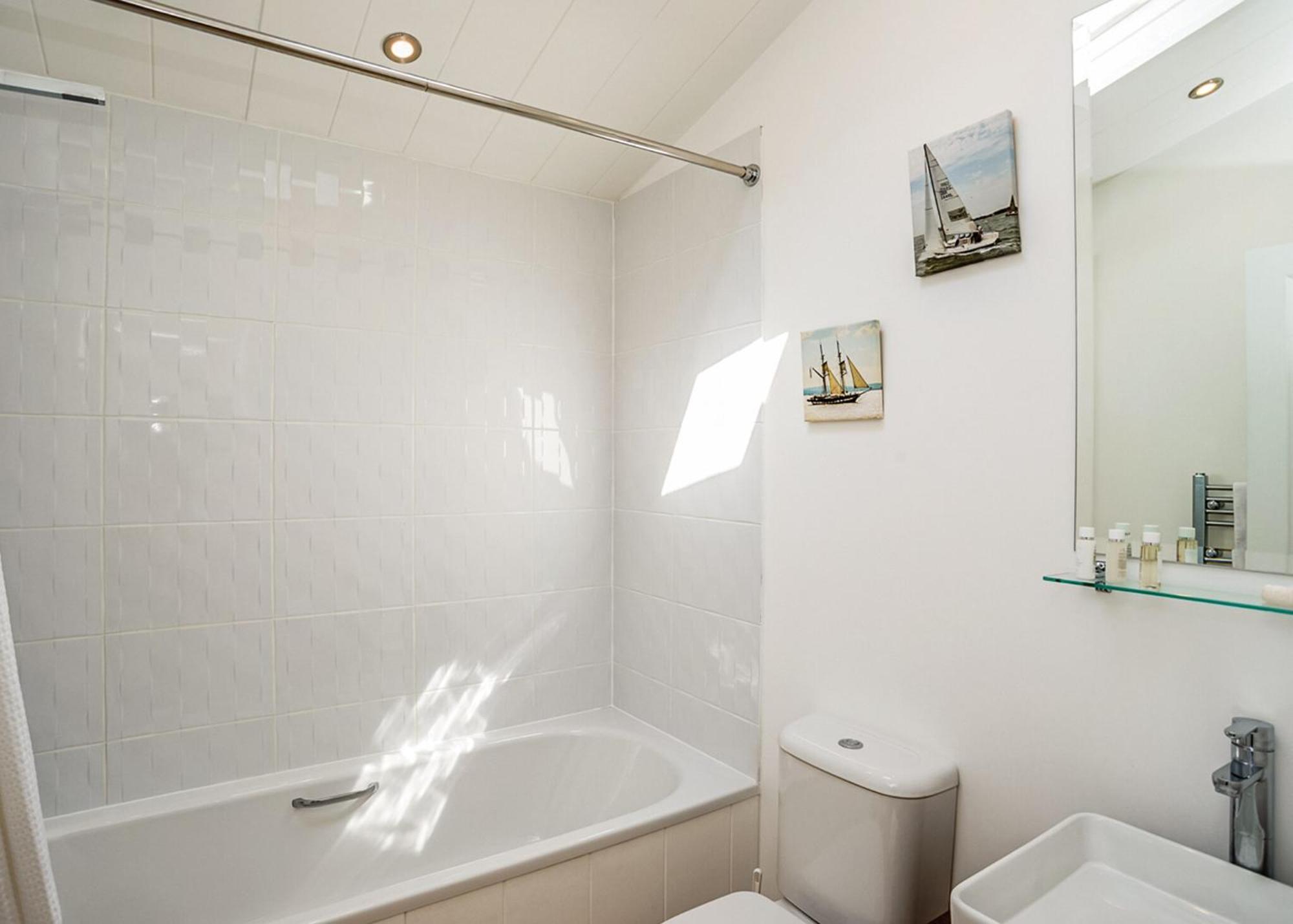 Hotel Woodside Coastal Retreat Fishbourne  Camera foto